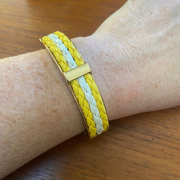 Vintage Yellow Chunky Triple Strand Bead Necklace, Bracelet and Drop Earrings - Picture 3 of 9